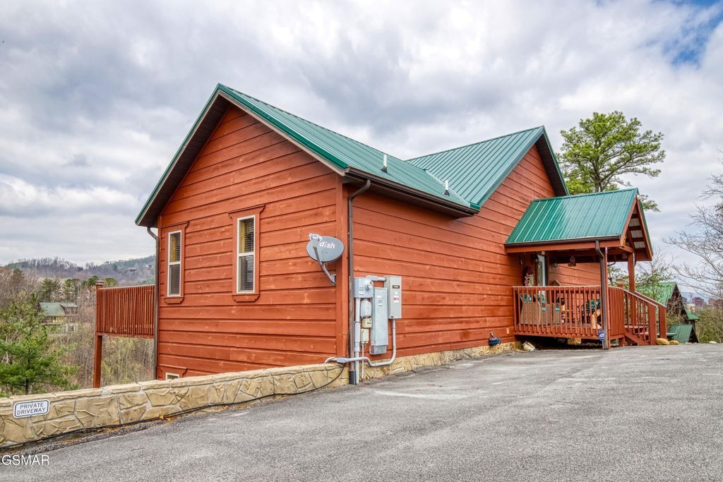 2716 Knights Lane, Sevierville