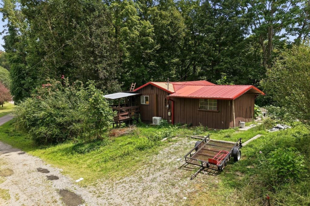 141 Audrey Drive, Byrdstown