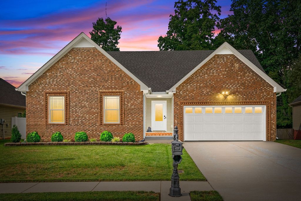 2661 Hidden Ridge Ct, Clarksville