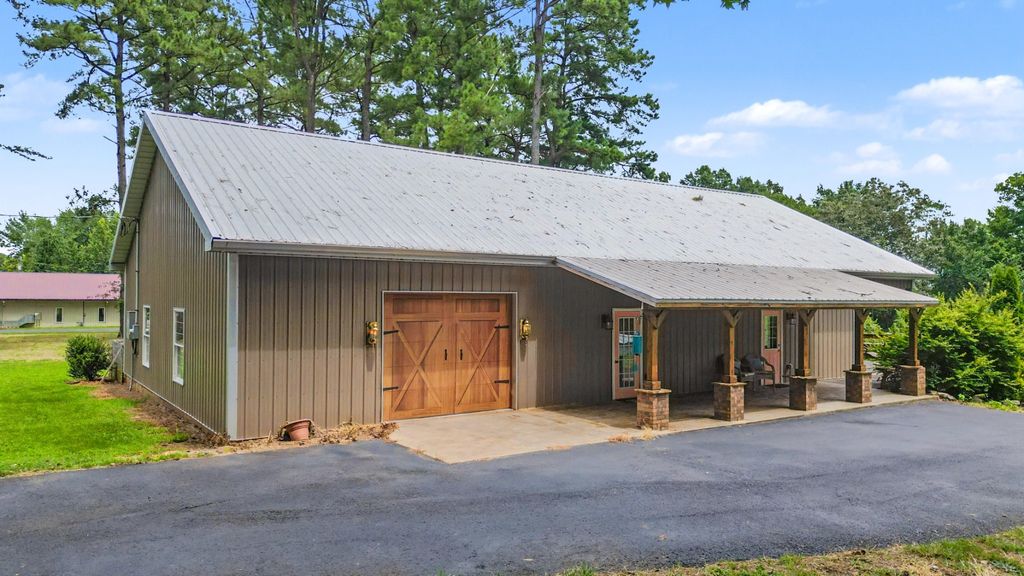 8774 Highway 641 N, Puryear