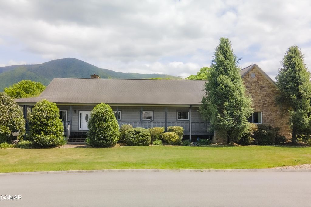 3938 Katy Hollar Road, Sevierville