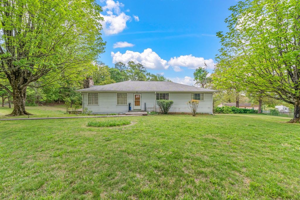 126 Hicks Ln, Rockwood