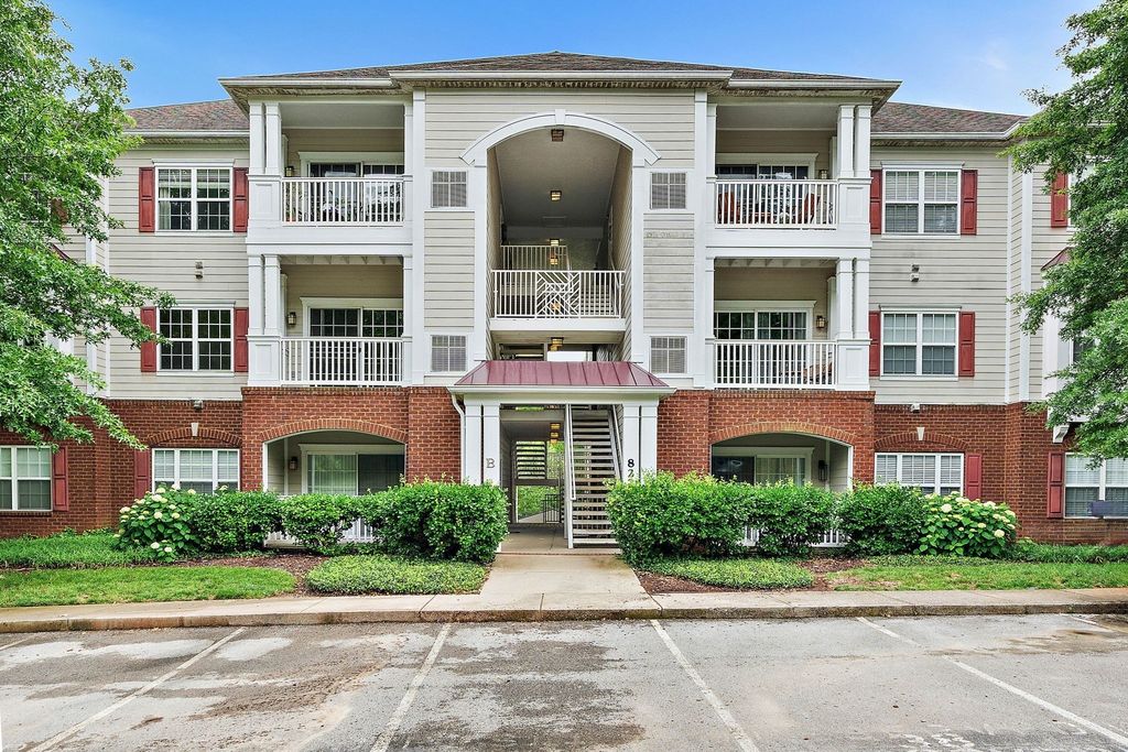 8221 Lenox Creekside Dr 10, Antioch