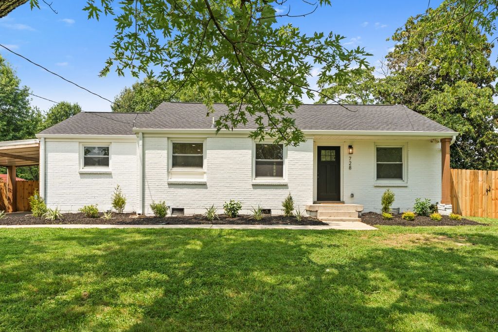 728 Evergreen Trl, Madison