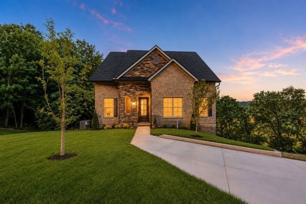 701 Harpeth Knoll Ct, Nashville