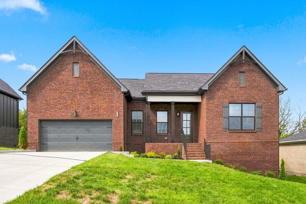 1006 Tiane Trail, Gallatin
