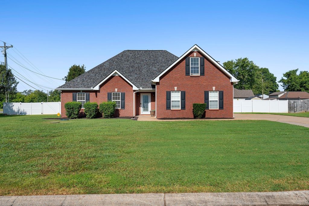 1005 Stratus Dr, Murfreesboro