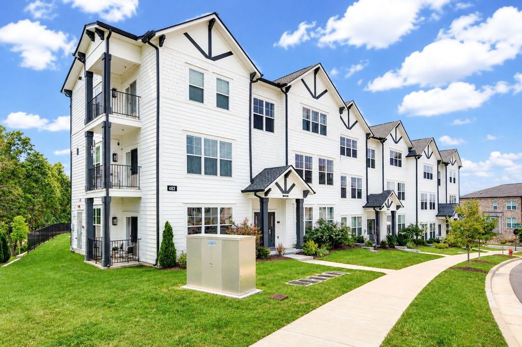 482 Portsdale Dr 9, Brentwood
