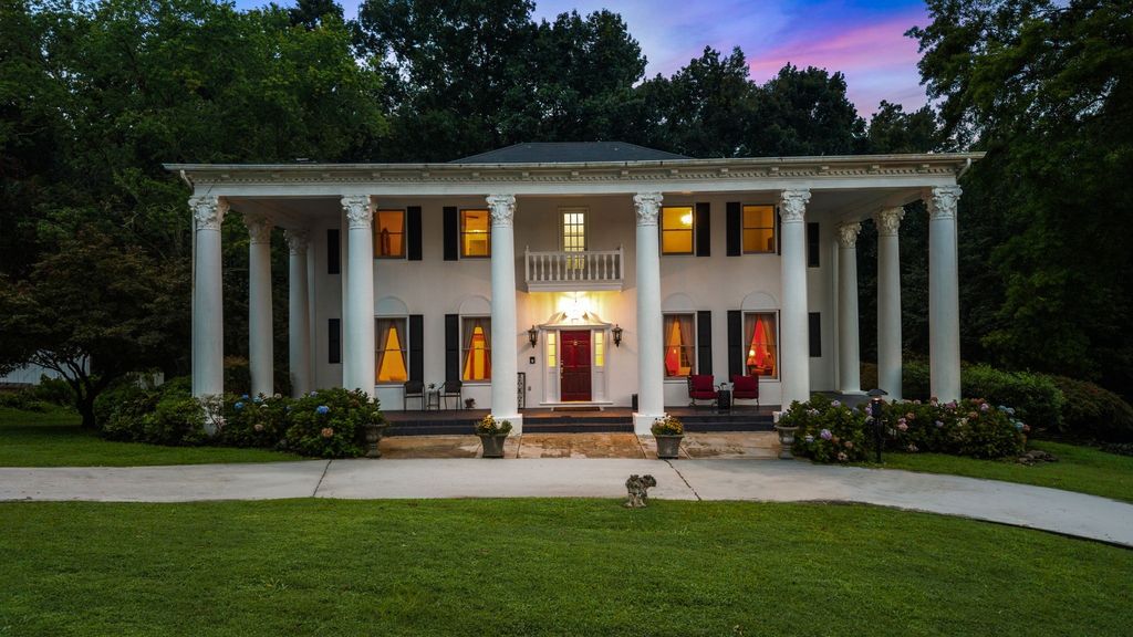 510 Forest Ln Ne, Cleveland