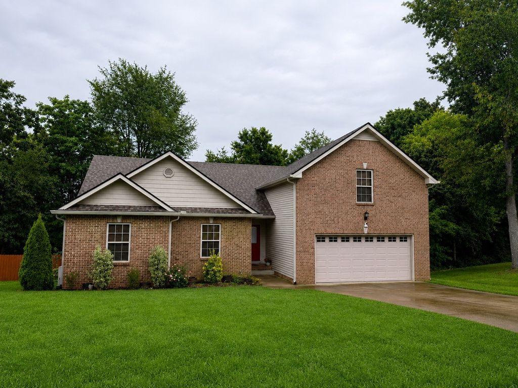 530 Glenstone Springs Dr, Clarksville