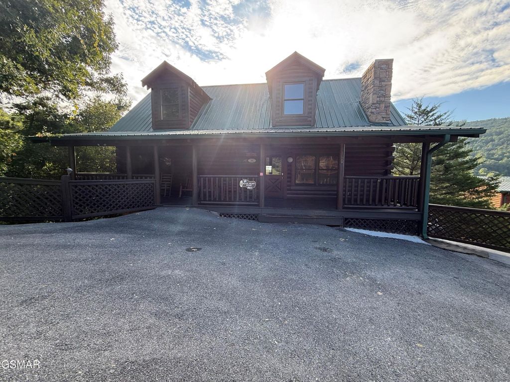 3160 White Falcon Way, Pigeon Forge