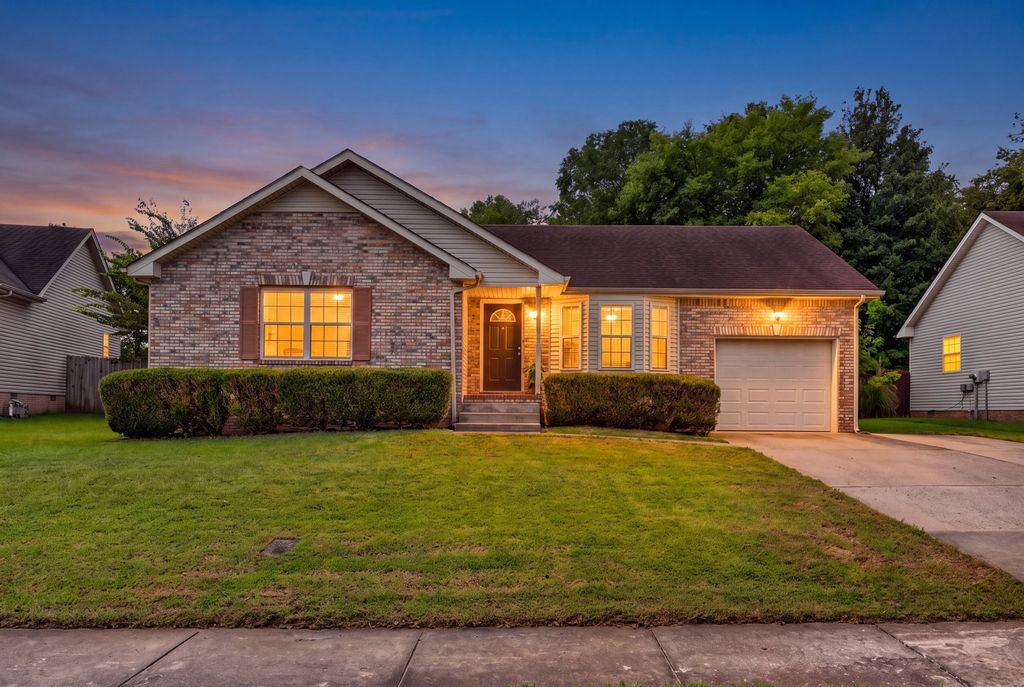 3259 Veranda Cir, Clarksville