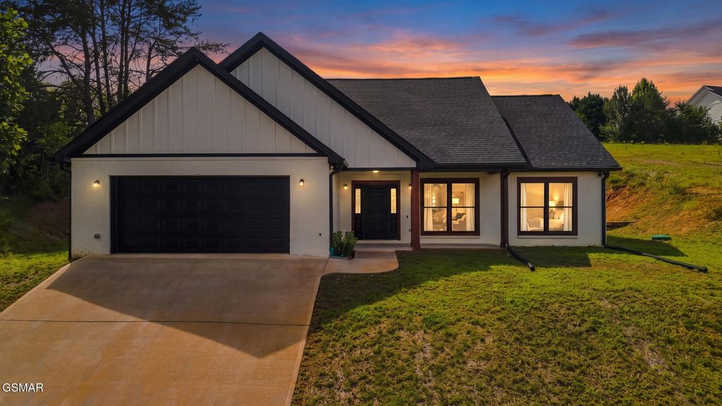 3641 Atala Trail, Kodak