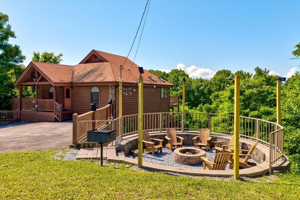 2054 Oakmont Drive, Sevierville