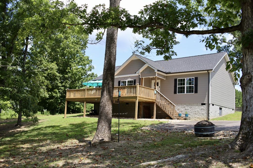 746 Nels Adams Rd, Dickson