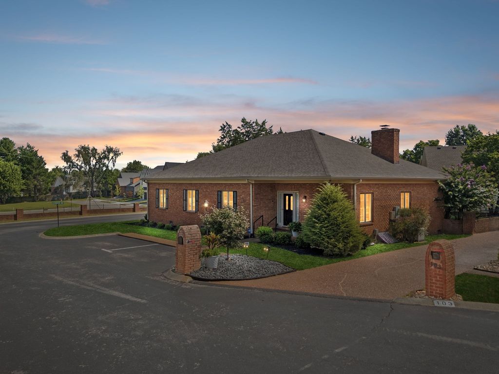 101 Keeneland Dr, Hermitage