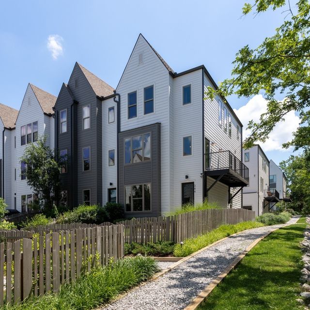 344 East Village Ln, Nashville
