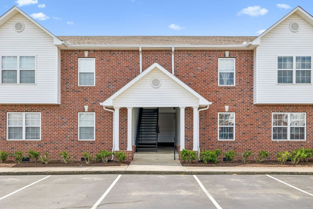 7470 Charlotte Pike 102, Nashville