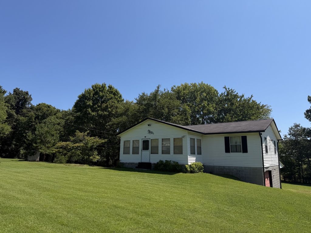 169 Hidden Hills Dr Se, Cleveland