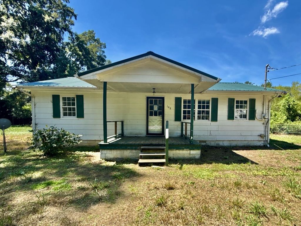 108 Oakwood Dr, Huntland