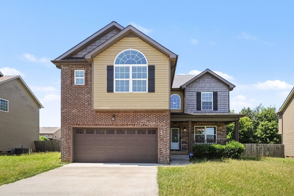 969 Harding Dr, Clarksville