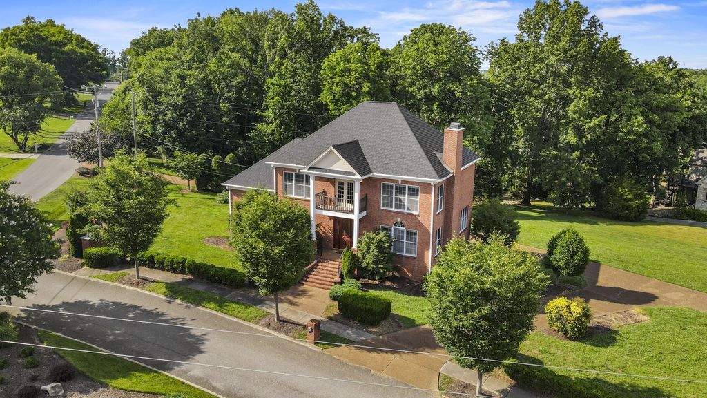 101 Governors Point Blvd, Hendersonville