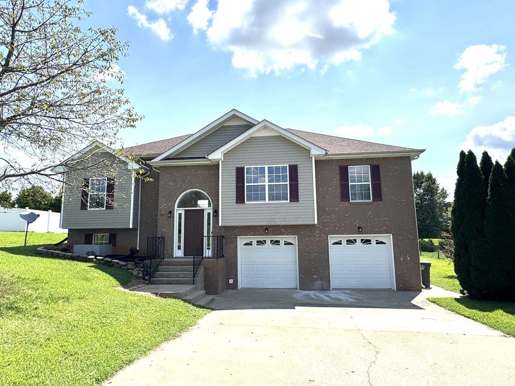 321 Greenspoint Ct, Clarksville