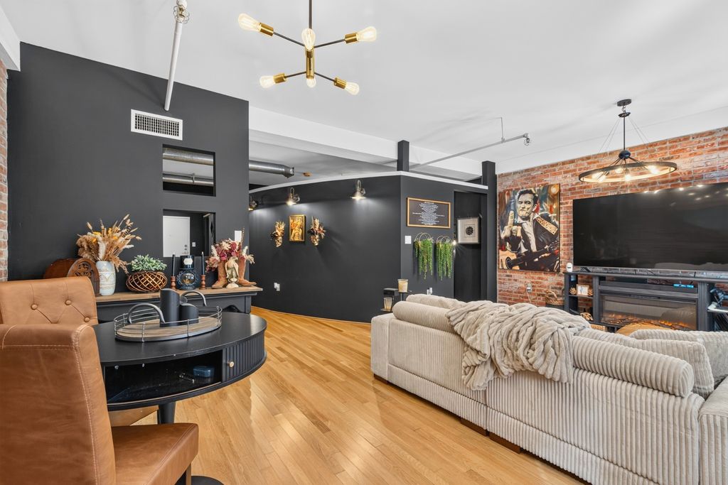 700 Church St 204, Nashville