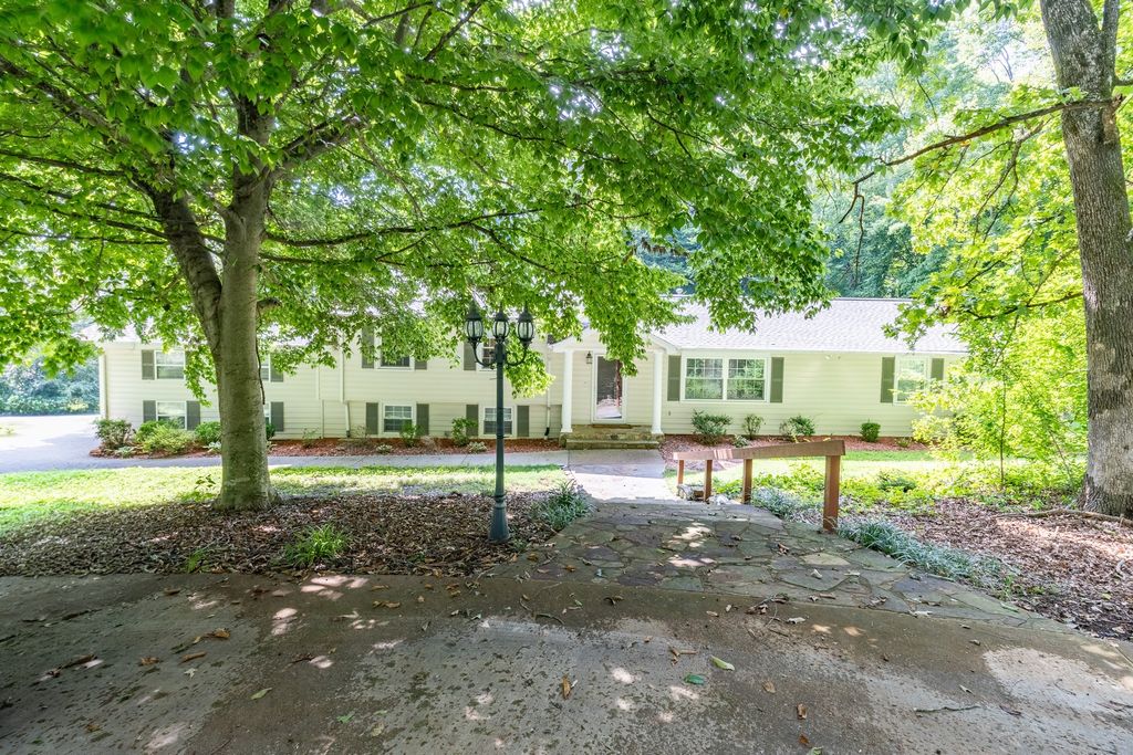 1515 Crestway Drive, Athens