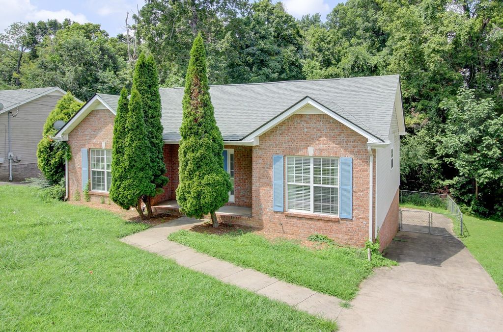 341 Brook Mead Dr, Clarksville