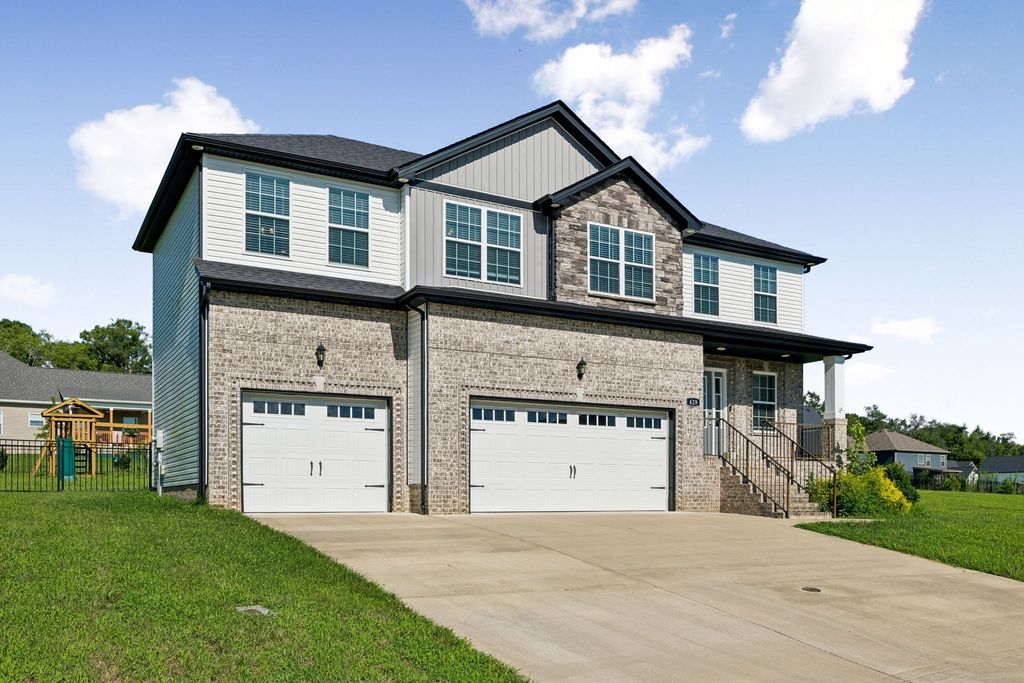 429 Crestwicke Ct, Clarksville