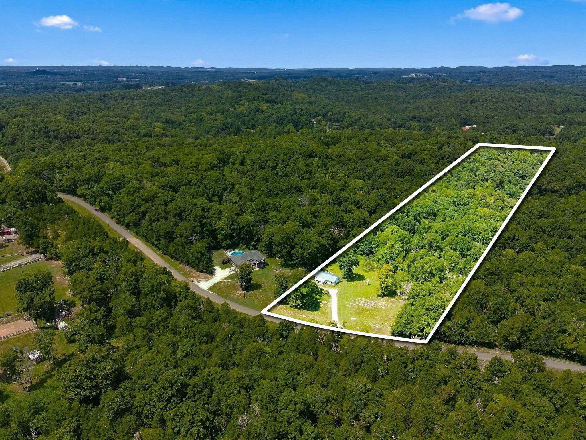 Photo for MLS 3526603 in 5462 Creek View Rd Columbia, TN - 38401