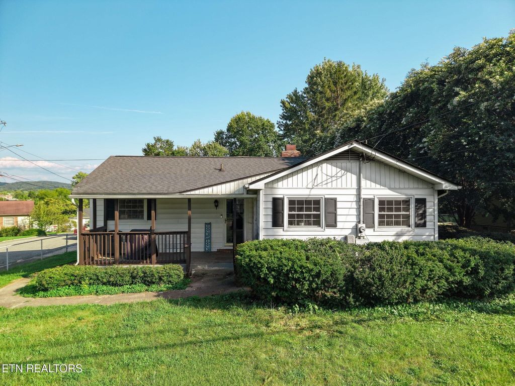 100 Pallas Rd, Oak Ridge