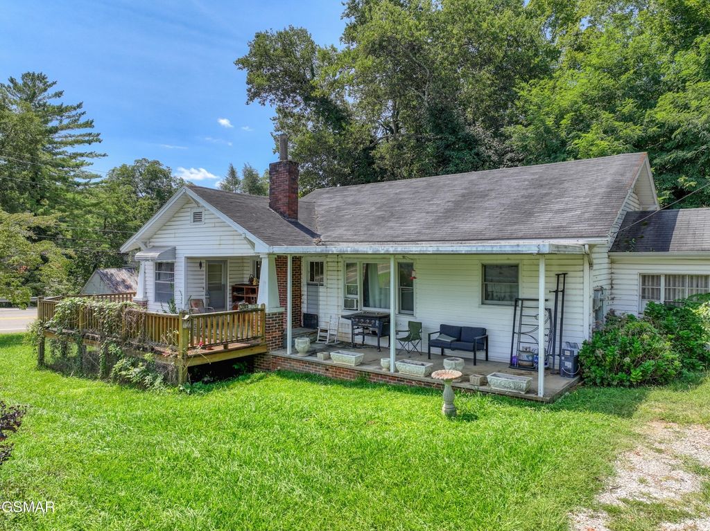 1103 Academy Circle, Dandridge