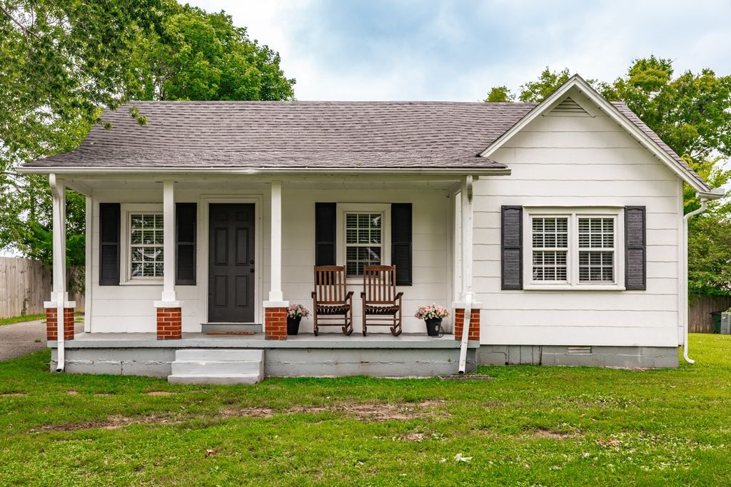 1105 Woods Ferry Rd, Gallatin