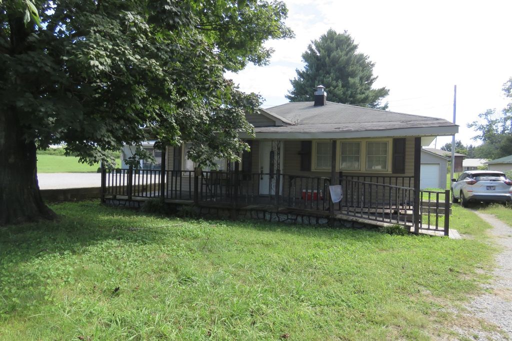 352 N Spring St, Sparta