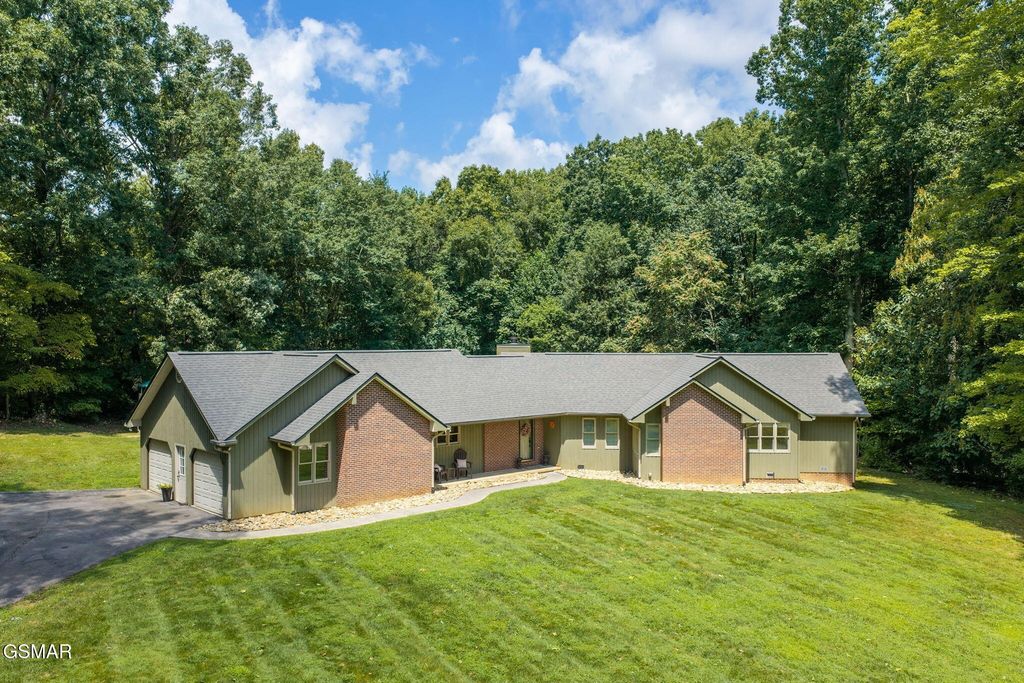 2082 Ridgewood Drive, Jefferson City