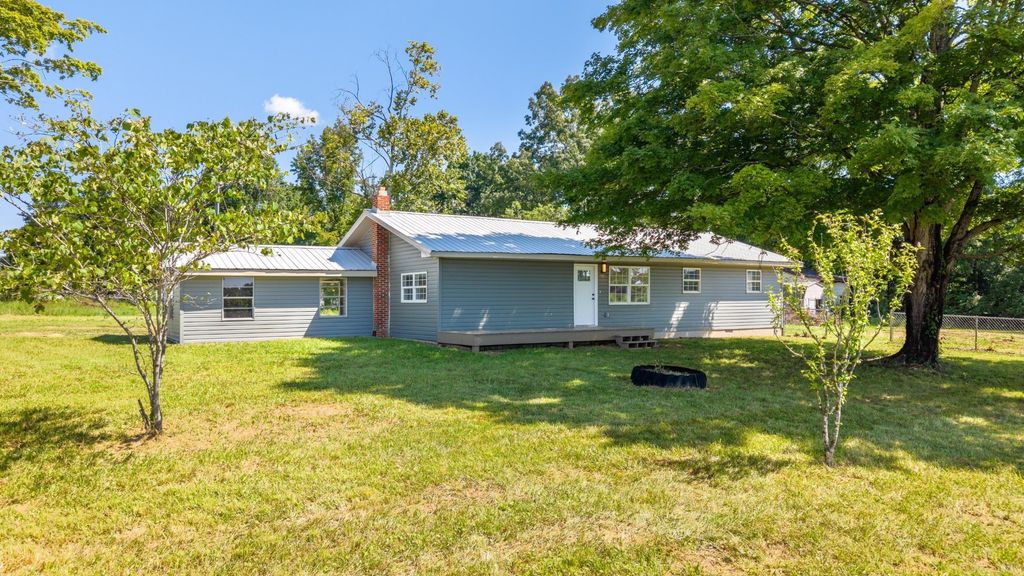 102 County Road 270, Niota