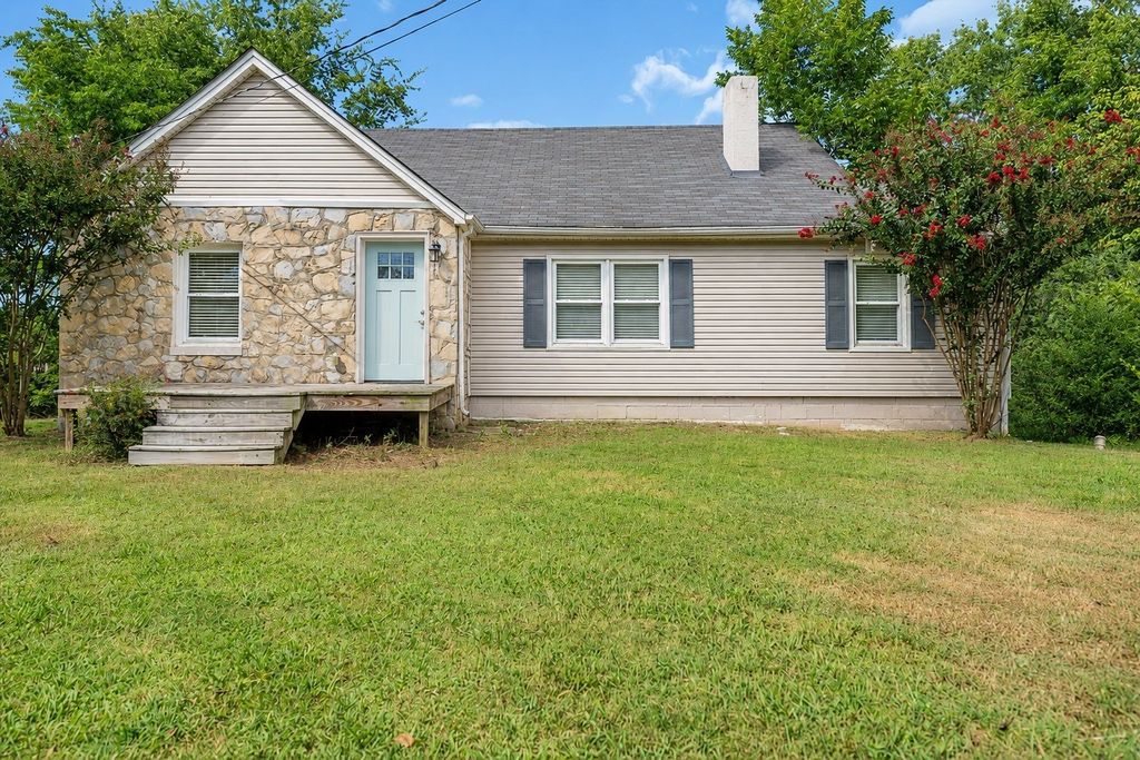 108 Greenwood Acres Dr, Columbia