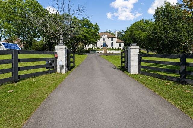 310 Deerwood Ln, Brentwood