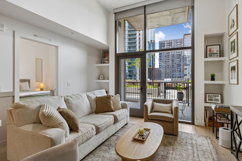 1212 Demonbreun St 607, Nashville