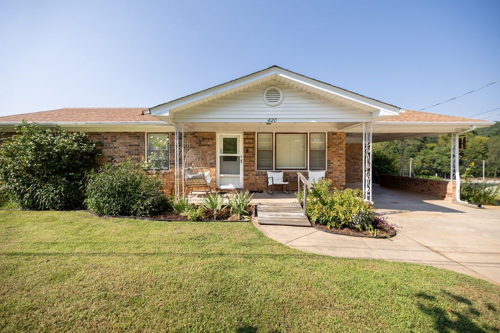 420 Thompson Weiman Rd, Sparta