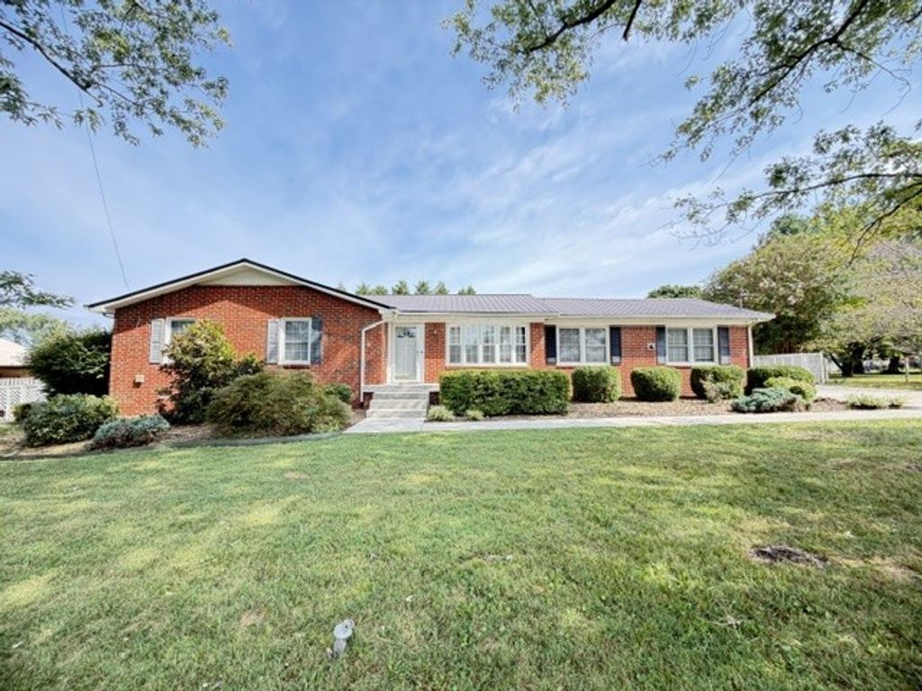 310 Woodland Dr, Decherd