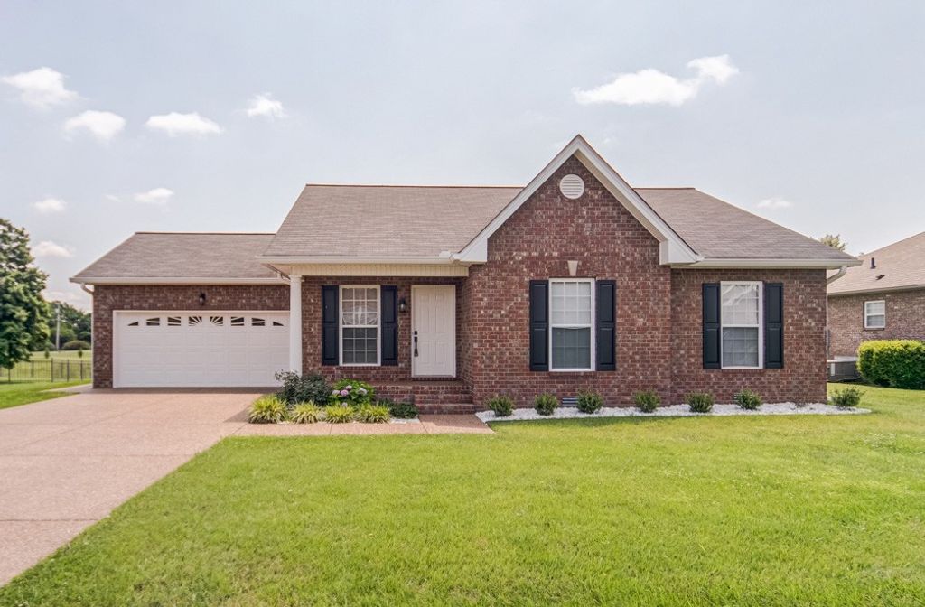 177 Hedgeway Ct, Gallatin