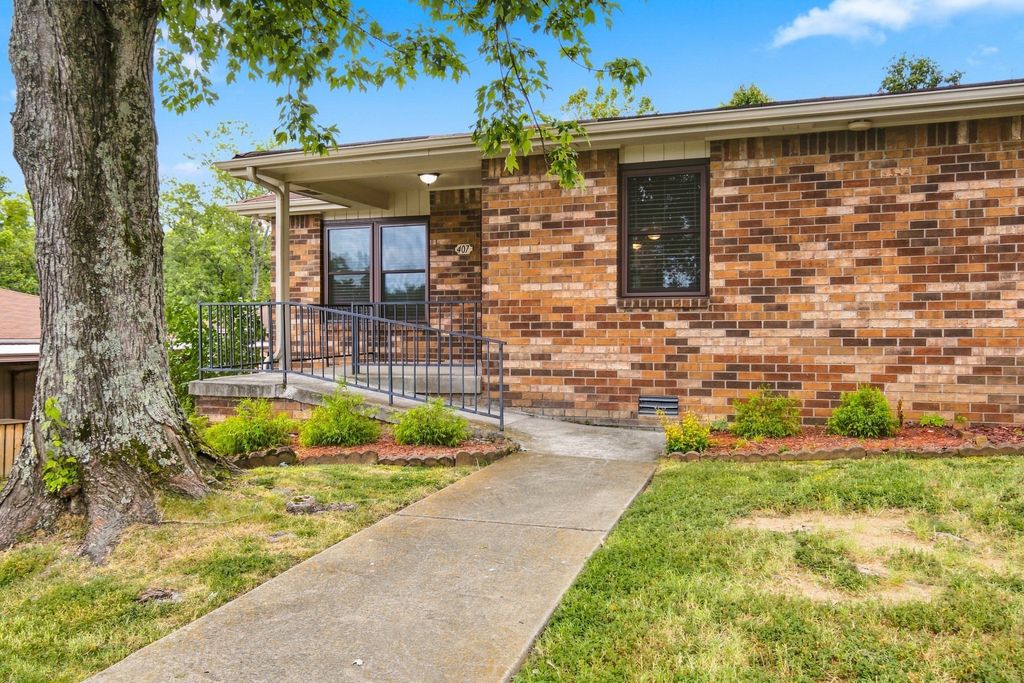 407 Deer Lake Dr, Nashville