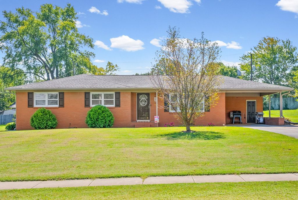 204 Millbrooke Dr, Hopkinsville
