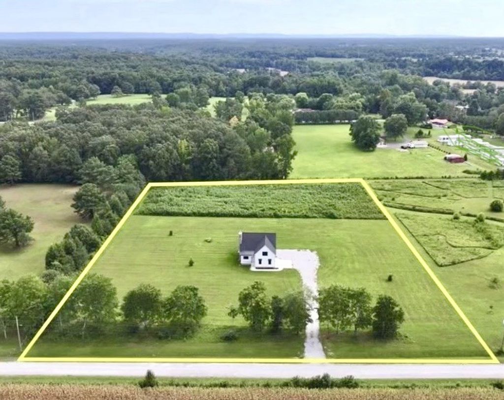 210 Deer Creek Ln, Tullahoma