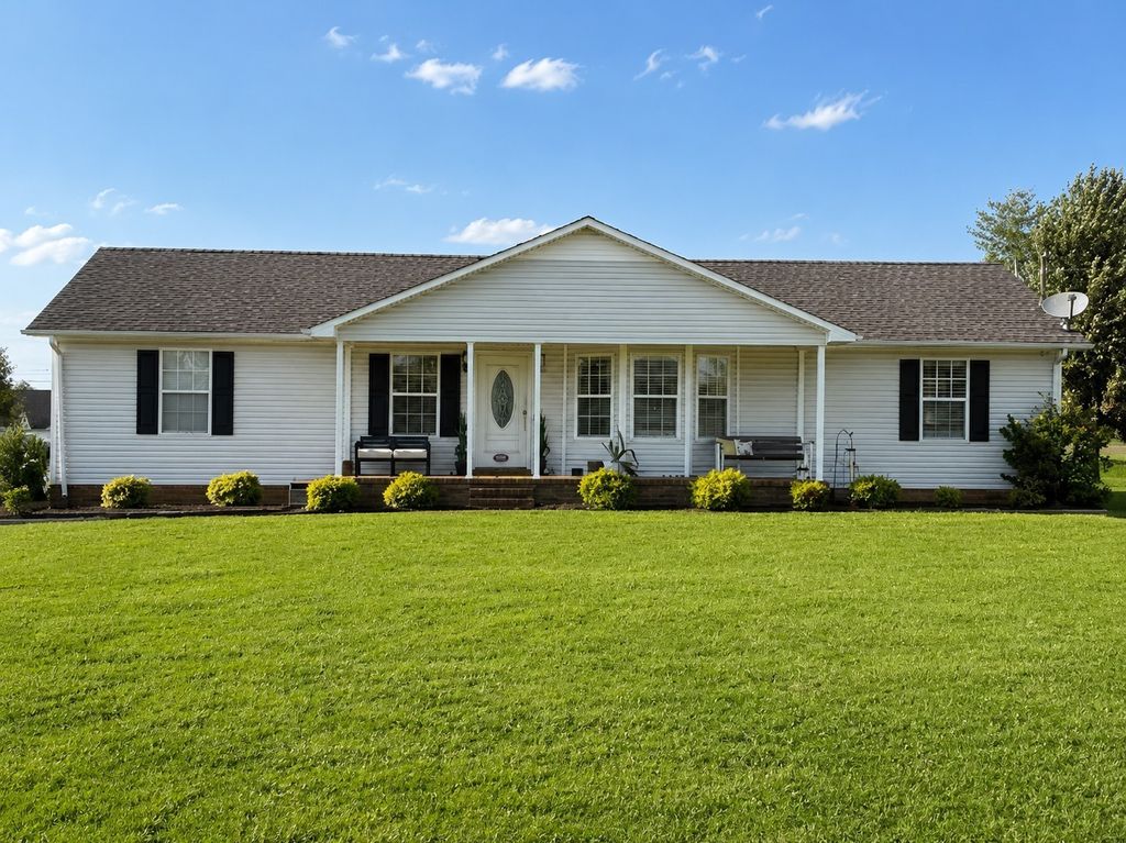 1325 Horseshoe Dr, Lewisburg