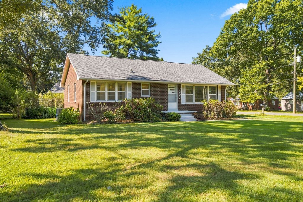 207 Sunset Dr, Tullahoma