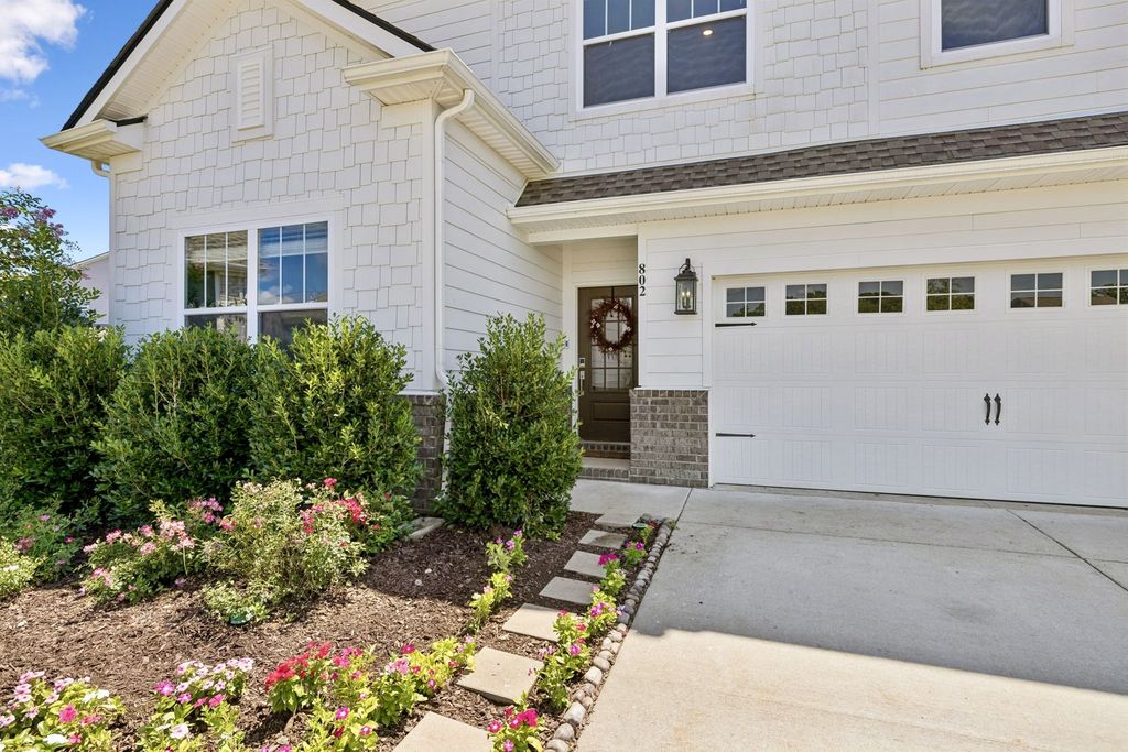 802 Jenaben Ct, Spring Hill